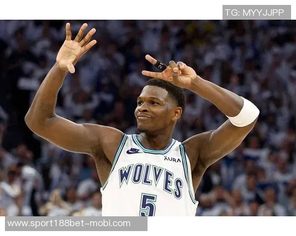 爱德华兹神勇表现助球队获胜砍下30分8板5助3断1帽展现全能实力