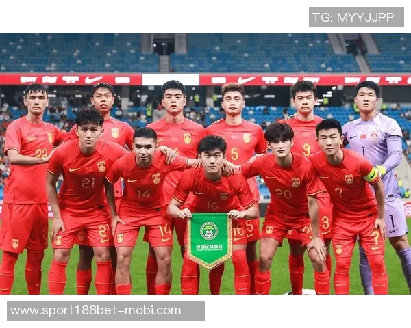 媒体人分享U22国足谢场视频见证胜利球队在雄起声中感动离场